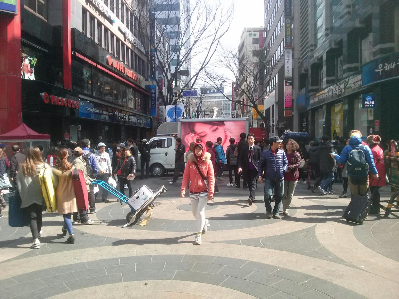 민아명동공연 (1).jpg