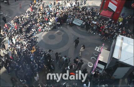 민아명동공연 (5).jpg